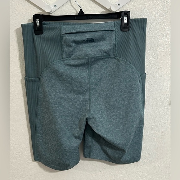 The North Face Ribbed Panel Bike Shorts - Picture 2 of 8